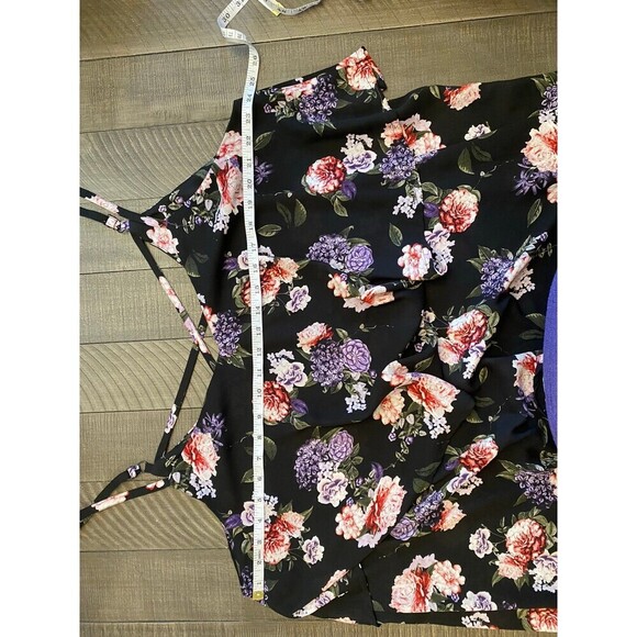 Torrid floral flowy v-neck tank top - Picture 5 of 6